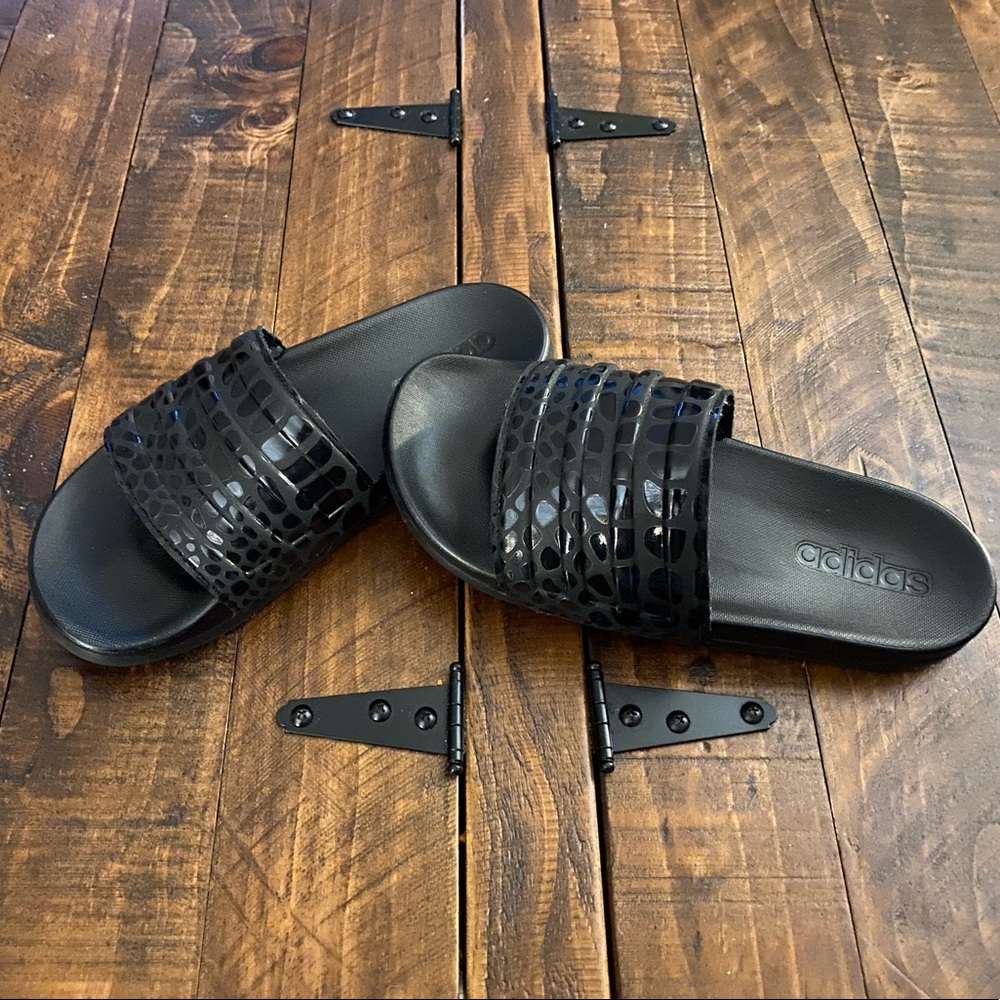 BlackAnimalPrintAdidasAdiletteSlides ☁️☁️